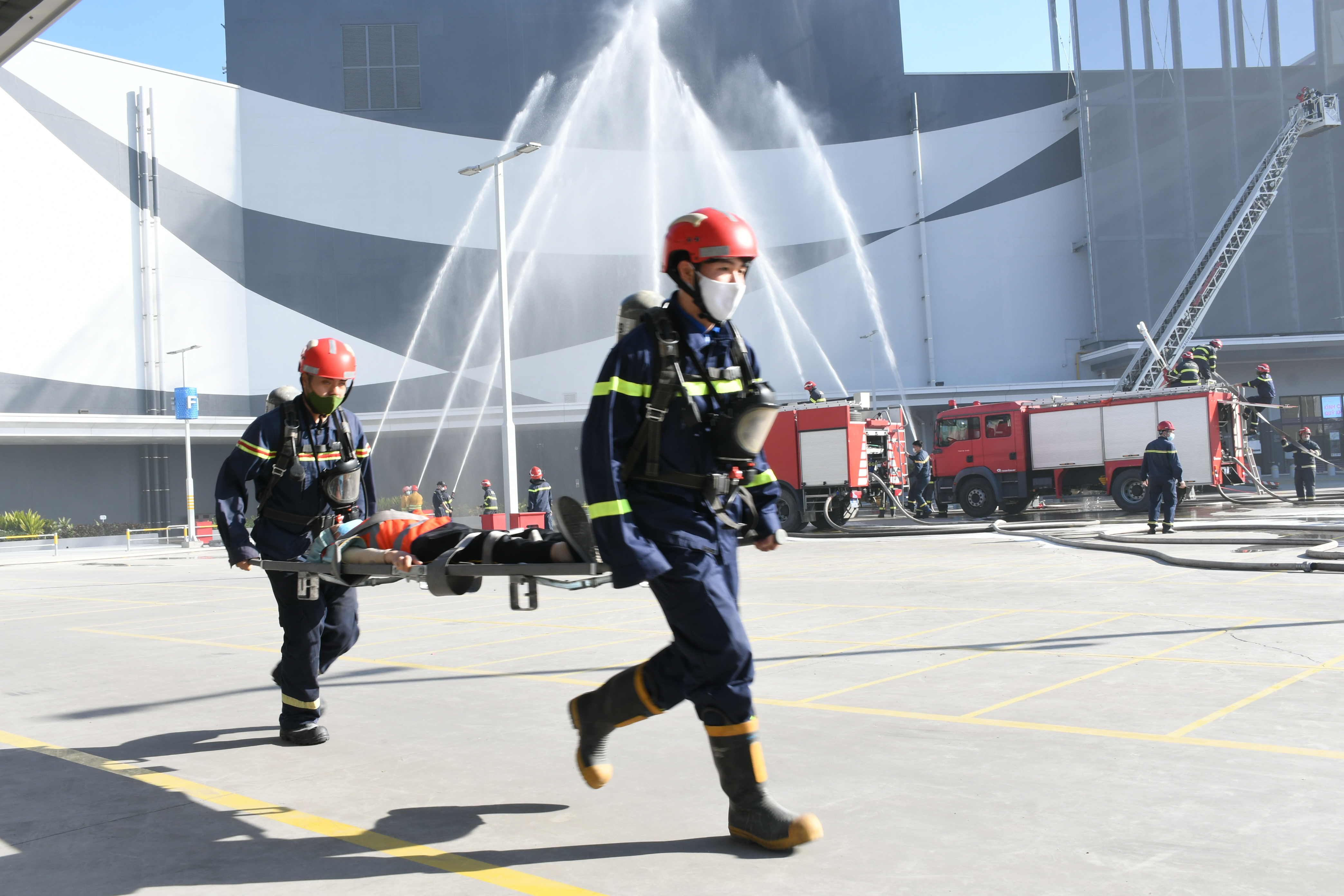 Diễn tập chữa cháy và cứu nạn, cứu hộ tại Trung tâm thương mại Aeon Mail